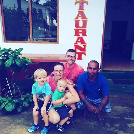 Hotel Athina & Restaurant Chilaw Esterno foto